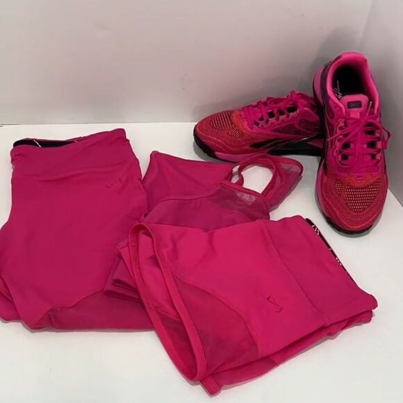 TLF Workout Bundle Shorts Sports Bra Cropped Leggings Size Small Medium - Picture 1 of 17